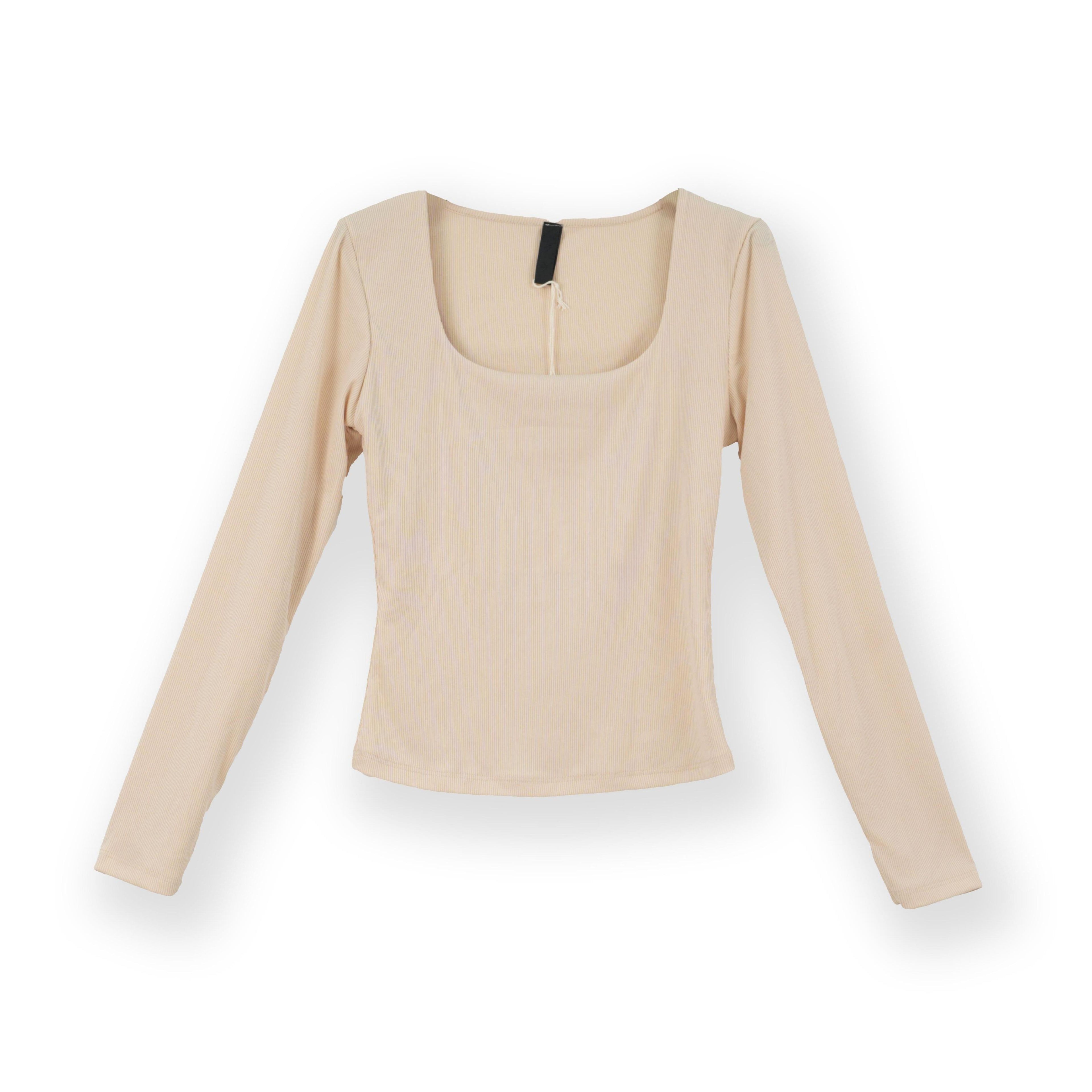 STELLARSEEK Long-sleeved T-shirt with U-neck – Feminine and Chic Look